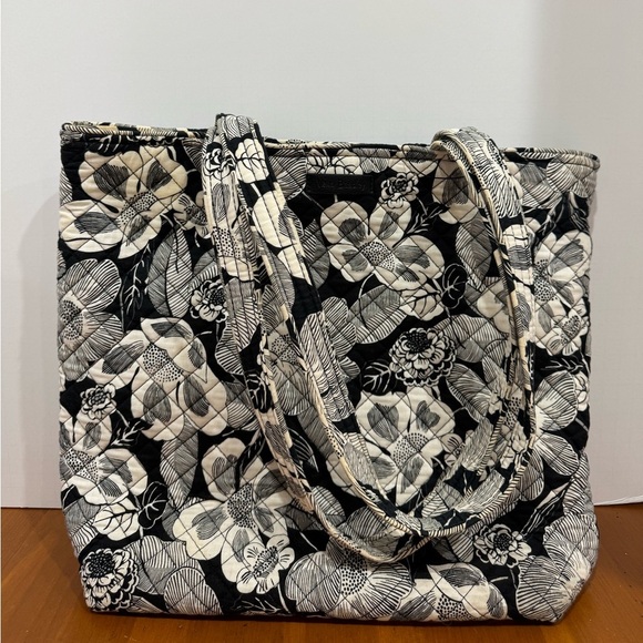 Vera Bradley Handbags - Vera Bradley tote bag black and cream floral quilted pattern